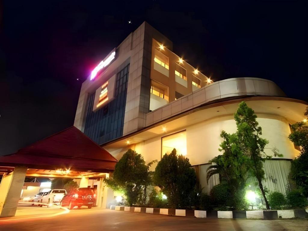 Hotel Banjarmasin International Dış mekan fotoğraf